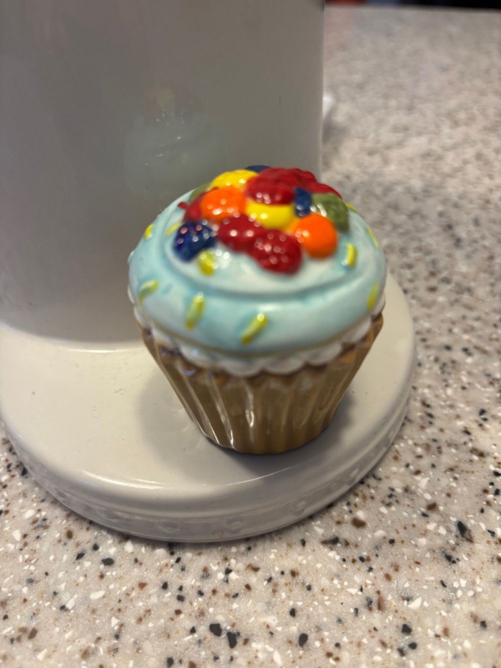 Nora Fleming retired cupcake mini !